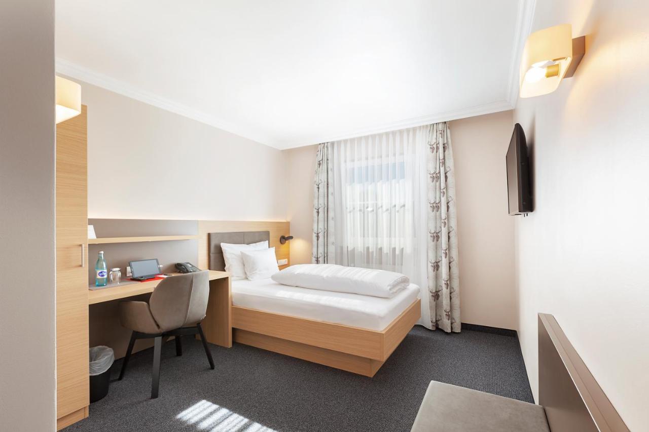Landgasthof Hotel Gentner Nuremberg Bagian luar foto